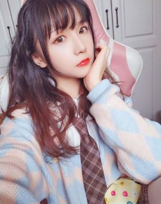 免费美女视频
