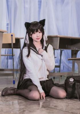 像饿狼似的三个男人阿莫